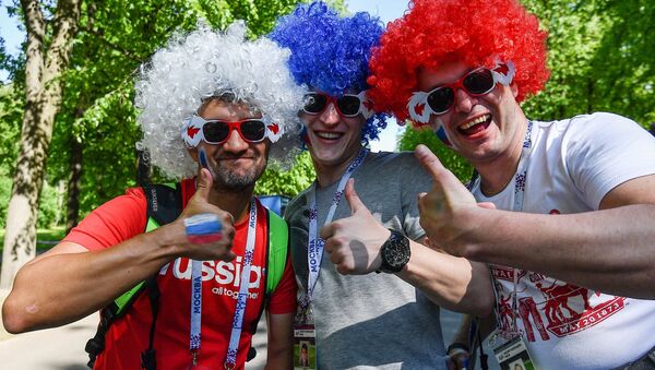 Russian fans before the opening match of the 2017 FIFA Confederations Cup on the premises of St. Petersburg Arena Stadium - Sputnik International