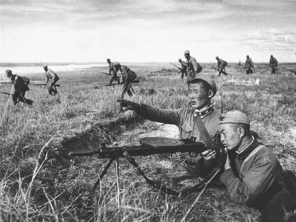 Mongolian troops fight against the Japanese counterattack on the western beach of the river Khalkhin Gol, 1939 Mongolian troops fight against the Japanese counterattack on the western beach of the river Khalkhin Gol, 1939 - Sputnik International