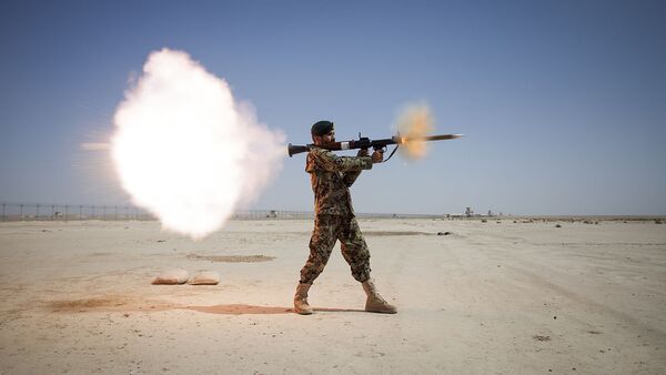 Afghan National Army soldier firing an RPG-7 - Sputnik International