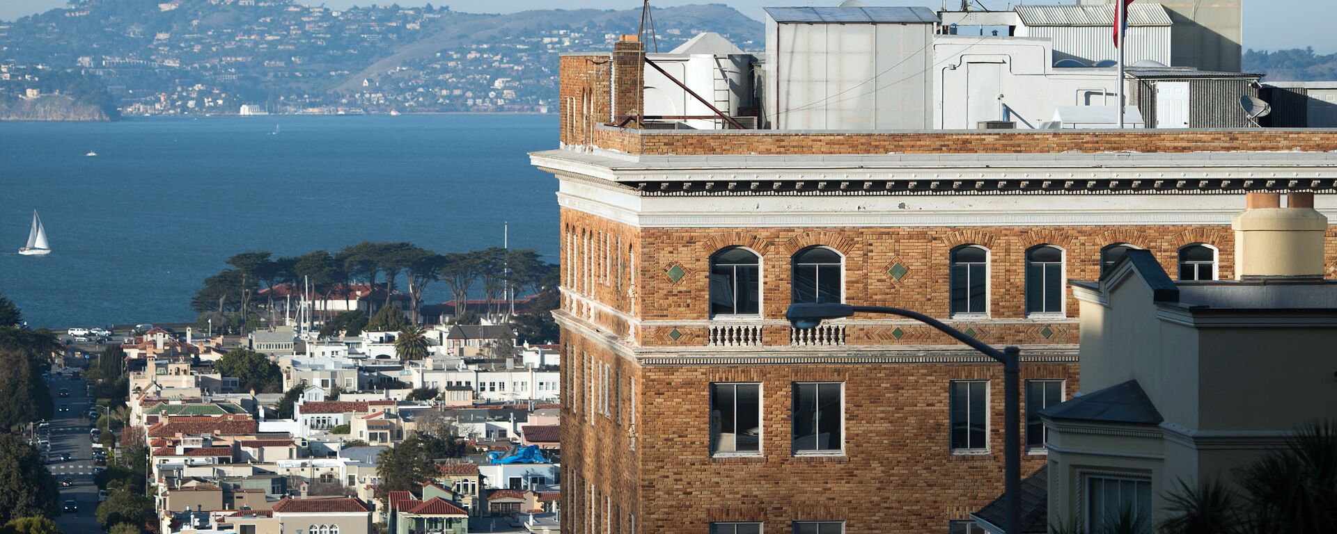 The Russian flag flies at half mast at the Consulate-General of Russia in San Francisco, California (File) - Sputnik International, 1920, 21.09.2017