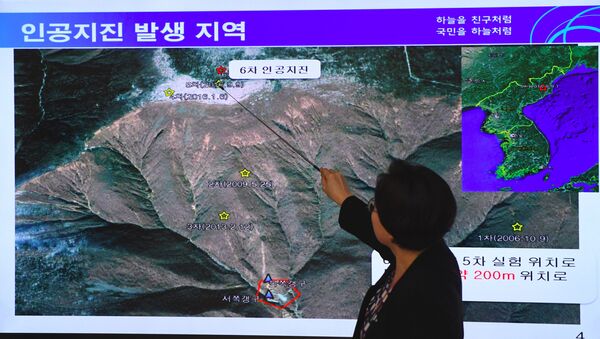 Lee Mi-Seon, a director of the National Earthquake and Volcano Center, shows a map of a North Korean location during a briefing about the artificial earthquake in North Korea, at the Korea Meteorological Administration in Seoul on September 3, 2017 - Sputnik International