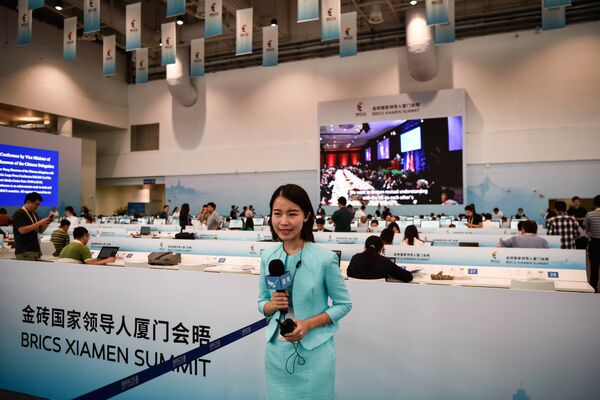 A Chinese journalist speaks during an interview at the media centre for the BRICS Summit in Xiamen, Fujian province on September 3, 2017 A Chinese journalist speaks during an interview at the media centre for the BRICS Summit in Xiamen, Fujian province on September 3, 2017 - Sputnik International