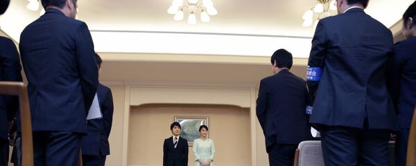 Japan's Princess Mako, center right, the elder daughter of Prince Akishino and Princess Kiko, and her fiance Kei Komuro, center left, greet the reporters at the end of their press conference at Akasaka East Residence in Tokyo, Sunday, Sept. 3, 2017 Japan's Princess Mako, center right, the elder daughter of Prince Akishino and Princess Kiko, and her fiance Kei Komuro, center left, greet the reporters at the end of their press conference at Akasaka East Residence in Tokyo, Sunday, Sept. 3, 2017 - Sputnik International
