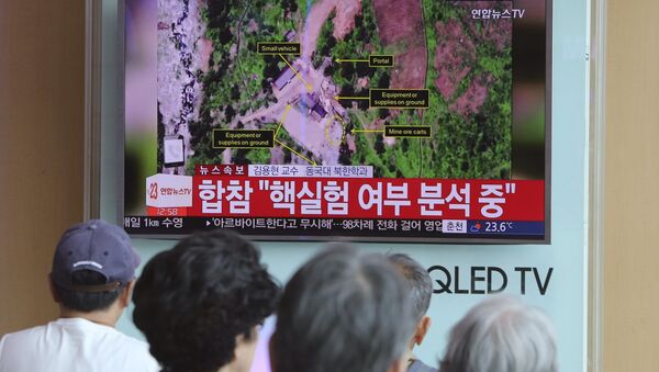 People watch a TV news reporting about a possible nuclear test conducted by North Korea ,at the Seoul Railway station in Seoul, South Korea, Sunday, Sept. 3, 2017 - Sputnik International