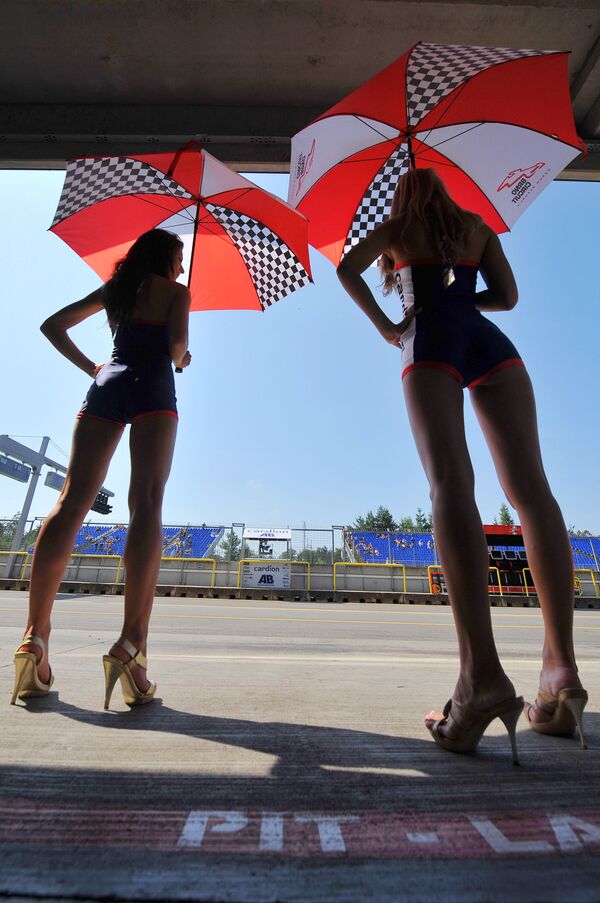 Race Queens: Gorgeous Grid Girls Who Grace Car Racing Events - Sputnik International