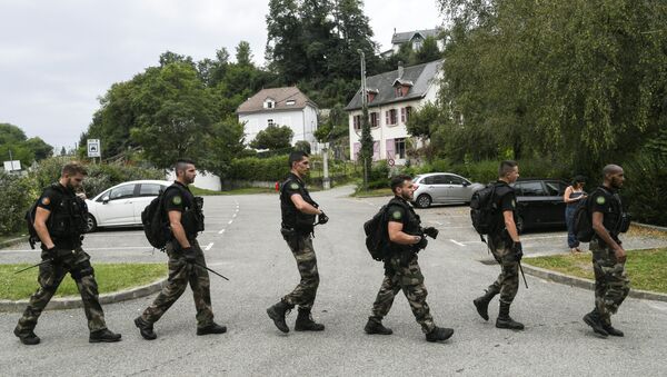 French gendarmes patrol in Pont-de-Beauvoisin on August 30, 2017 after the disappearance of a 9-year-old girl. - Sputnik International