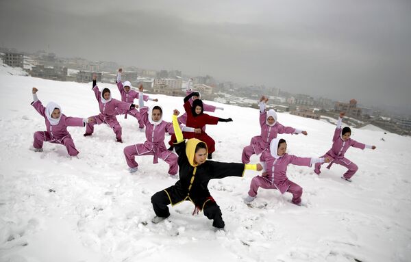 Shaolin martial arts students follow their trainer, Sima Azimi, 20, in black, during a training session on a hilltop in Kabul, Afghanistan - Sputnik International