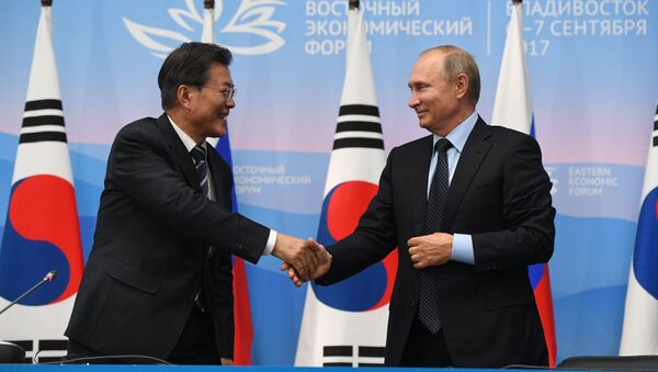 Russian President Vladimir Putin and President of South Korea Moon Jae-in, left, during a joint press statement on the results of the meeting held as part of the 3rd Eastern Economic Forum at the Far Eastern Federal University, Russky Island. September 6, 2017 - Sputnik International