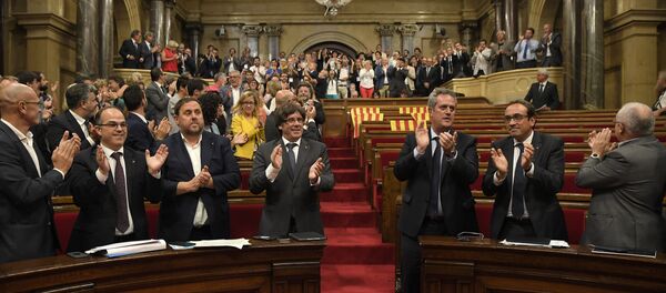 President of the Catalan Government Carles Puigdemont (4thL), Catalan regional vice-president and chief of Economy and Finance and leader of the Esquerra Republicana de Catalunya (ERC) leftist republican party Oriol Junqueras (3rdL) and other members of the Catalan Parliament applaud the results of the vote on a bill for a referendum on independence in Barcelona President of the Catalan Government Carles Puigdemont (4thL), Catalan regional vice-president and chief of Economy and Finance and leader of the Esquerra Republicana de Catalunya (ERC) leftist republican party Oriol Junqueras (3rdL) and other members of the Catalan Parliament applaud the results of the vote on a bill for a referendum on independence in Barcelona - Sputnik International