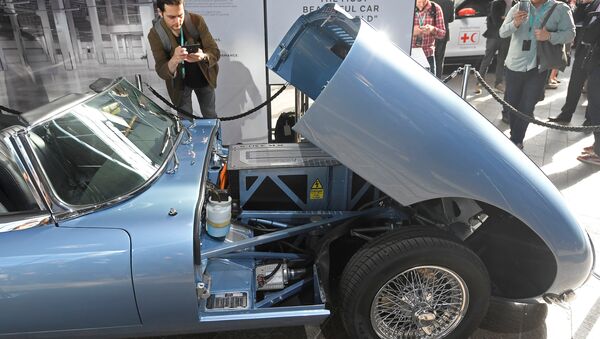 A visitor views a classic Jaguar E-Type modified with an electric engine on display at the Jaguar Land Rover 'Tech Fest' in London - Sputnik International