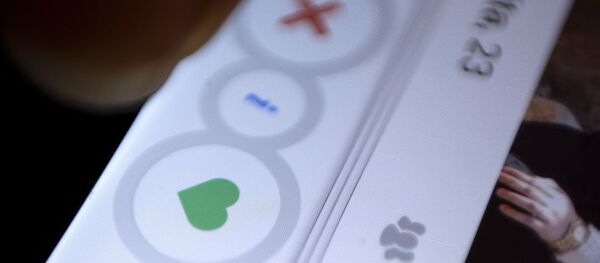 Man uses the dating app Tinder - Sputnik International