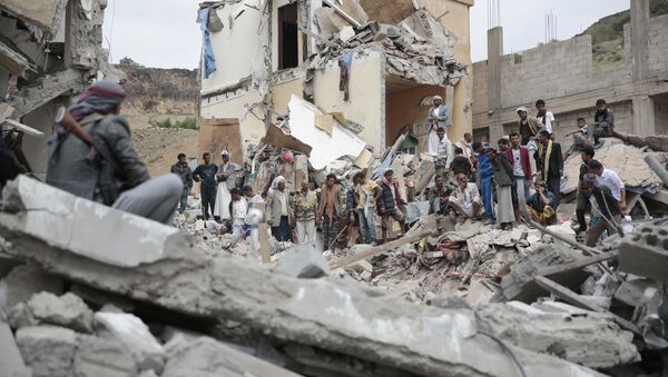 People inspect the rubble of houses destroyed by Saudi-led airstrikes in Sanaa, Yemen, Friday, Aug. 25, 2017 - Sputnik International