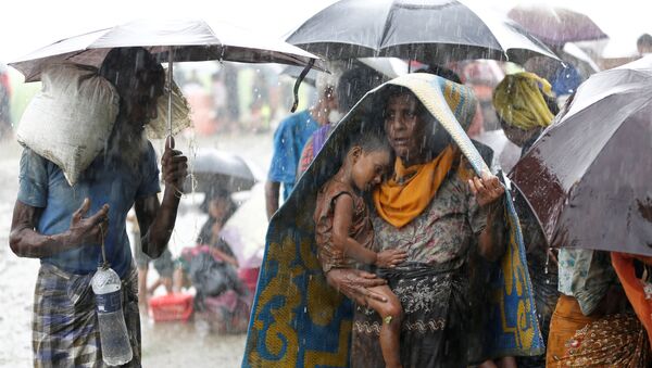 Rohingya refugees stands in an open place during heavy rain, as they are hold by Border Guard Bangladesh (BGB) after illegally crossing the border, in Teknaf, Bangladesh, August 31, 2017 - Sputnik International