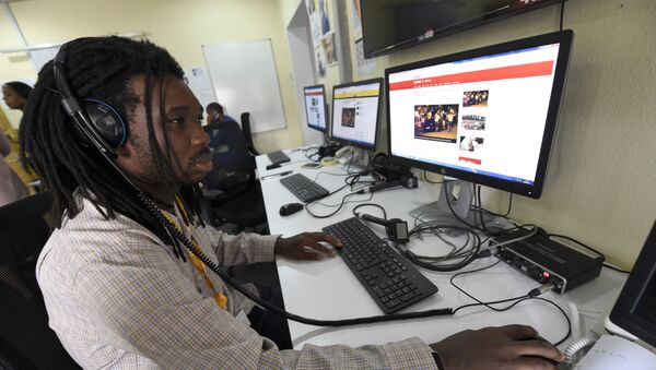 A British Broadcasting Corporation (BBC) programmer Busayo Iruemiode checks a website in Pidgin in Lagos, on August 18, 2017 - Sputnik International