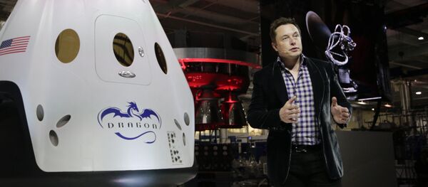 In this May 29, 2014 photo, Elon Musk, CEO and CTO of SpaceX, introduces the SpaceX Dragon V2 spaceship at the SpaceX headquarters in Hawthorne, Calif. In this May 29, 2014 photo, Elon Musk, CEO and CTO of SpaceX, introduces the SpaceX Dragon V2 spaceship at the SpaceX headquarters in Hawthorne, Calif. - Sputnik International