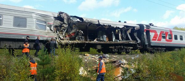 Passenger train crashed into a truck - Sputnik International