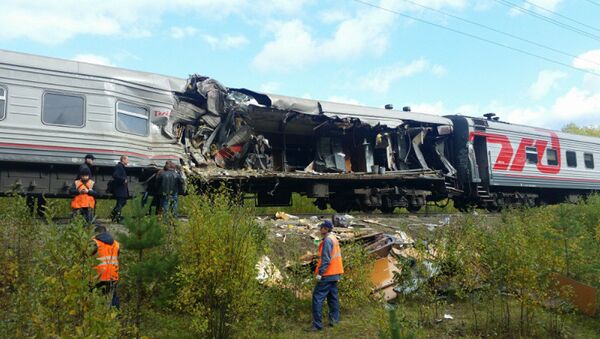 Passenger train crashed into a truck - Sputnik International