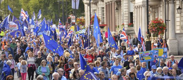 Demonstrators make their way along Piccadilly in London, Saturday Sept. 9, 2017, protesting Britain’s plans to withdraw from the European Union - Sputnik International