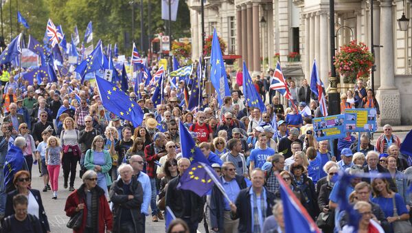 Demonstrators make their way along Piccadilly in London, Saturday Sept. 9, 2017, protesting Britain’s plans to withdraw from the European Union - Sputnik International