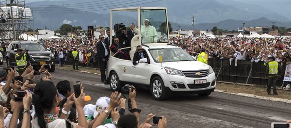 Pope Francis waves to the crowd as he arrives in the popemobile to give an open air mass in Villavicencio, Colombia, on September 8, 2017 Pope Francis waves to the crowd as he arrives in the popemobile to give an open air mass in Villavicencio, Colombia, on September 8, 2017 - Sputnik International