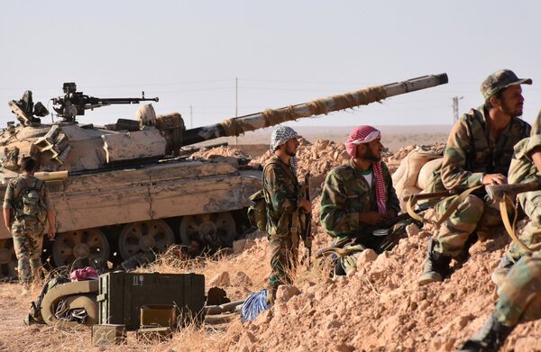 Syrian pro-government forces hold a position near the village of al-Maleha, in the northern countryside of Deir Ezzor, on September 9, 2017 Syrian pro-government forces hold a position near the village of al-Maleha, in the northern countryside of Deir Ezzor, on September 9, 2017 - Sputnik International