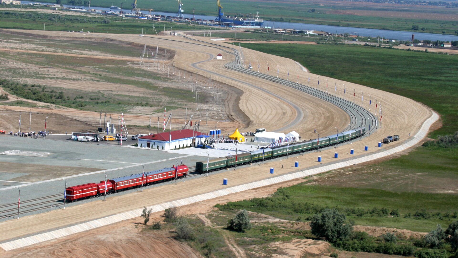 Train operation starting on the Yandyki-Olya railroad stretch, crossing the Astrakhan Region. It is part of the North-South transnational transport corridor, which will link Russia with Iran, India and Southeast Asia (File) - Sputnik International, 1920, 17.05.2023