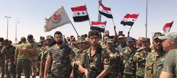 Troops of the Syrian 5th Army Corps join Syrian army units in the south of Deir ez-Zor following the breaking of the ISIL blockade at the main entrance to the city in the south - Sputnik International