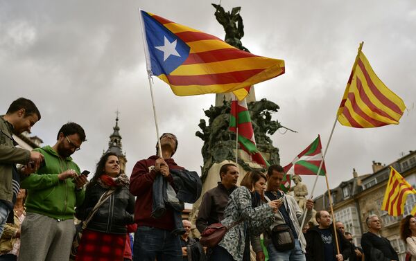 Pro independence supporters wave estelada or pro independence flags during a rally in support for the secession of the Catalonia region from Spain, in Vitoria, northern Spain, Saturday, Sept. 9, 2017 - Sputnik International
