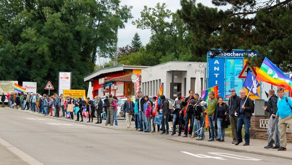 More than 5,000 people made 5.2 km chain around US military base Ramstein - Sputnik International