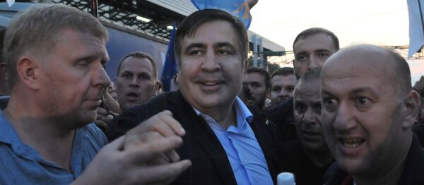 Mikheil Saakashvili, center, Georgia's ex-president and former governor of the Odessa region, at the Shehyni checkpoint on the Ukrainian-Polish border - Sputnik International