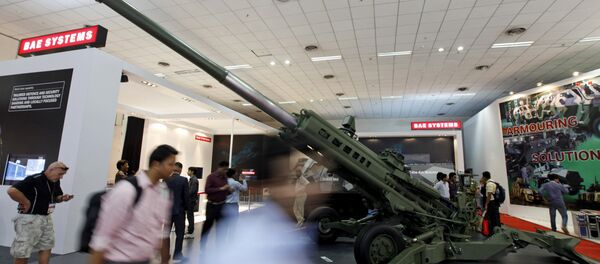 Visitors walk passed the BAE Systems M777 Howitzer artillery piece at the 7th International Land and Naval Defence Systems Exhibition in New Delhi, India (File) Visitors walk passed the BAE Systems M777 Howitzer artillery piece at the 7th International Land and Naval Defence Systems Exhibition in New Delhi, India (File) - Sputnik International