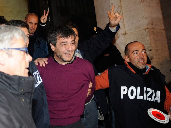 A man identified by the Italian Police as Antonio Iovine, the Camorra crime syndicate's top fugitive boss, center, laughs as he is shown to the crowd by police officers shortly after his arrest, at Naples' police headquarters, Italy. (File) A man identified by the Italian Police as Antonio Iovine, the Camorra crime syndicate's top fugitive boss, center, laughs as he is shown to the crowd by police officers shortly after his arrest, at Naples' police headquarters, Italy. (File) - Sputnik International