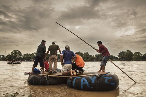 Suchiate River on Mexico’s border with Guatemala. Migrants from Central America crossing the river at El Paso del Coyote in small boats at the start of their journey across Mexico. Suchiate River on Mexico’s border with Guatemala. Migrants from Central America crossing the river at El Paso del Coyote in small boats at the start of their journey across Mexico. - Sputnik International