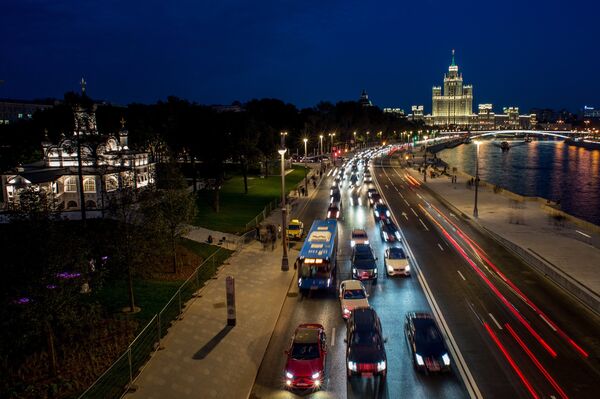 Traffic in Moscow near Zaryadye Park Traffic in Moscow near Zaryadye Park - Sputnik International