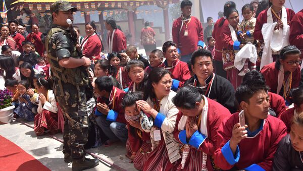 Buddhist followers wait for exiled Tibetan spiritual leader the Dalai Lama at Urgelling Monastery, the birthplace of the 6th Dalai Lama, in the district of Tawang in India's north-eastern state of Arunachal Pradesh on April 9, 2017 - Sputnik International