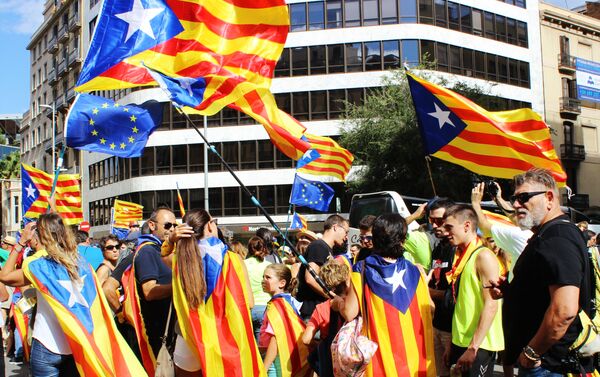 Participants in the rally in the streets of Barcelona support the referendum for independence and Catalonia's secession from Spain, which is timed to National Day of Catalonia - Sputnik International