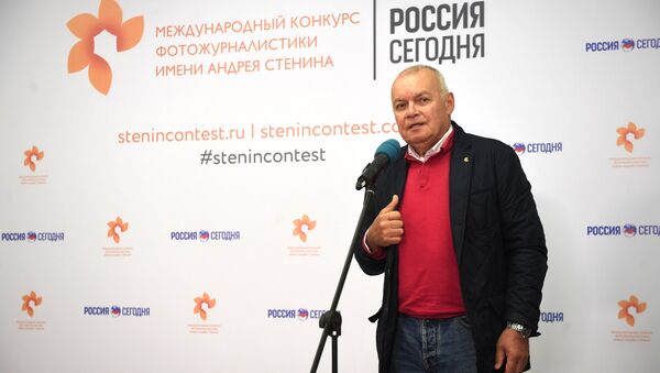 Rossiya Segodnya International Information Agency Director General Dmitry Kiselev at the exhibition of Andrei Stenin International Press Photo Contest finalists' works at the Lumiere Brothers Center for Photography in Moscow - Sputnik International