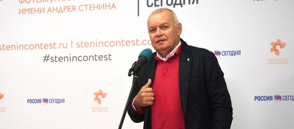 Rossiya Segodnya International Information Agency Director General Dmitry Kiselev at the exhibition of Andrei Stenin International Press Photo Contest finalists' works at the Lumiere Brothers Center for Photography in Moscow - Sputnik International