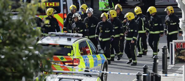 Members of the emergency services work near Parsons Green tube station in London, Britain September 15, 2017 - Sputnik International