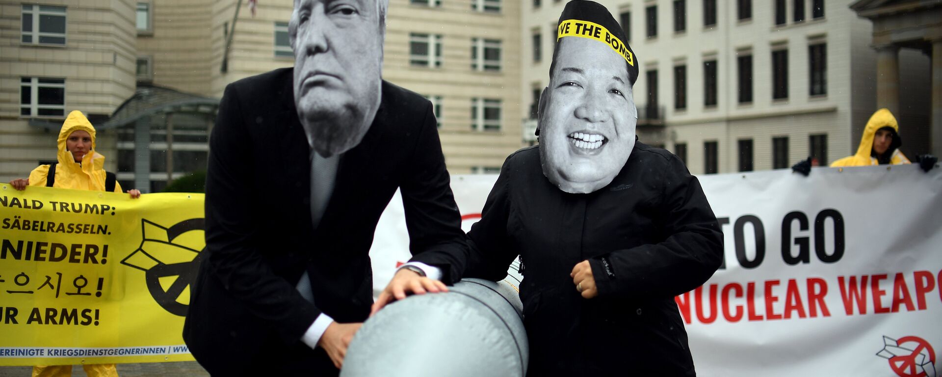Activists of the non-governmental organization International Campaign to Abolish Nuclear Weapons (ICAN) wear masks of US President Donal Trump and leader of the Democratic People's Republic of Korea Kim Jon-un while posing with a mock missile in front of the embassy of Democratic People's Republic of Korea in Berlin, on September 13, 2017 - Sputnik International, 1920, 16.09.2017