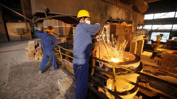 This Aug. 11, 2009 photo shows laborers working at Huaxi No. 2 steel and iron construction material company in Huaxi, Jiangsu Province, China - Sputnik International
