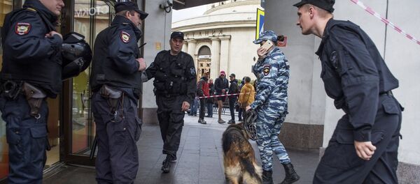 Evacuation prompted by anonymous bomb threat calls in Saint Petersburg, Russia Evacuation prompted by anonymous bomb threat calls in Saint Petersburg, Russia - Sputnik International