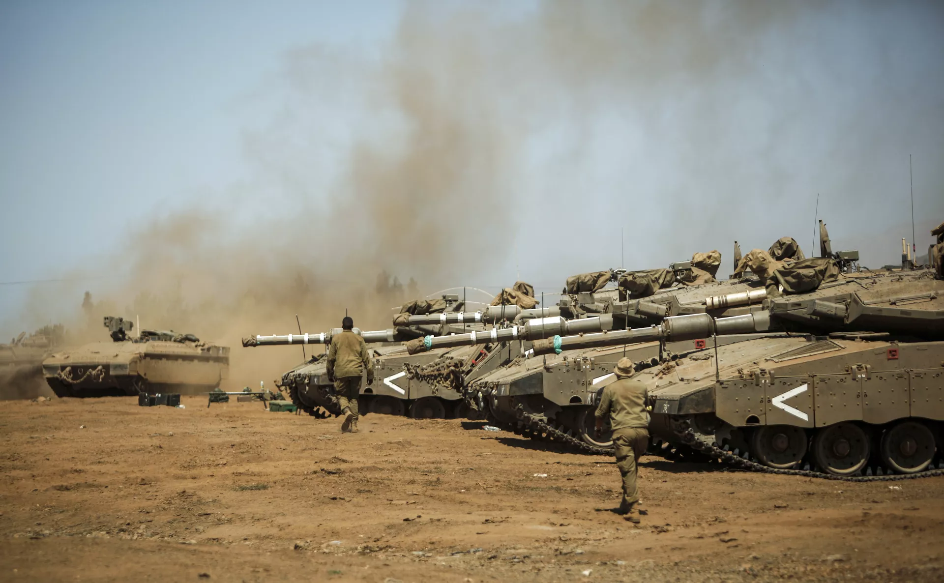 Israeli soldiers manuever Merkava tanks and Namer armored personnel carriers (APCs) during the last day of a military exercise in the northern part of the Israeli-annexed Golan Heights on September 13, 2017. - Sputnik International, 1920, 10.10.2023