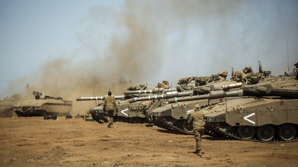 Israeli soldiers manuever Merkava tanks and Namer armored personnel carriers (APCs) during the last day of a military exercise in the northern part of the Israeli-annexed Golan Heights on September 13, 2017. - Sputnik International
