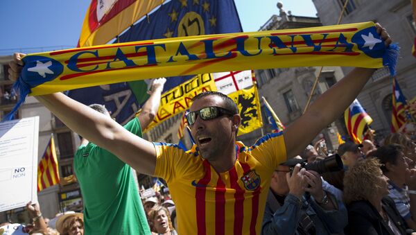 People wave esteladas or independence flags and banners in support of the mayors under investigation as they take part in a march, outside the Generalitat Palace, to protest against the ruling of the constitutional court ahead of a planned independence referendum in the Catalonia region, in Barcelona, Spain, Saturday, Sept. 16, 2017 - Sputnik International