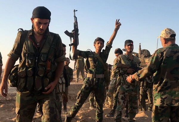 Syrian Army soldiers at combat positions near Deir ez-Zor Syrian Army soldiers at combat positions near Deir ez-Zor - Sputnik International