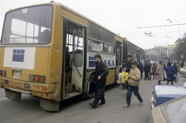 In Ikarus 280 at a bus stop. - Sputnik International