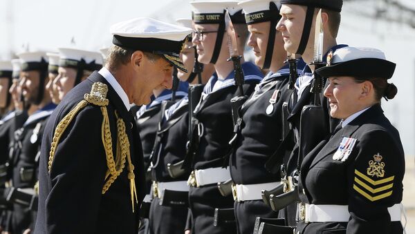 Admiral Sir George Zambellas, left, inspects the guard before he presents medals to Navy personnel involved in the UK's response to the Ebola crisis, in Portsmouth, England, Thursday, Sept. 10, 2015. - Sputnik International