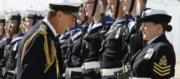 Admiral Sir George Zambellas, left, inspects the guard before he presents medals to Navy personnel involved in the UK's response to the Ebola crisis, in Portsmouth, England, Thursday, Sept. 10, 2015. - Sputnik International