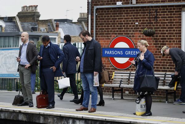 Commuters wait on the platform at Parsons Green station in London, Monday, Sept. 18, 2017. Commuters wait on the platform at Parsons Green station in London, Monday, Sept. 18, 2017. - Sputnik International
